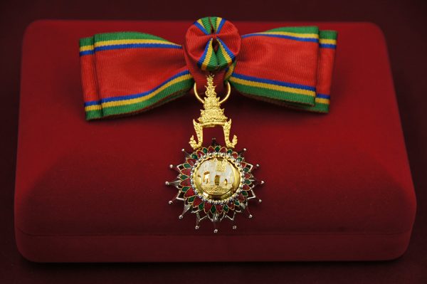 จตุรถาภรณ์ช้างเผือก(ญ)